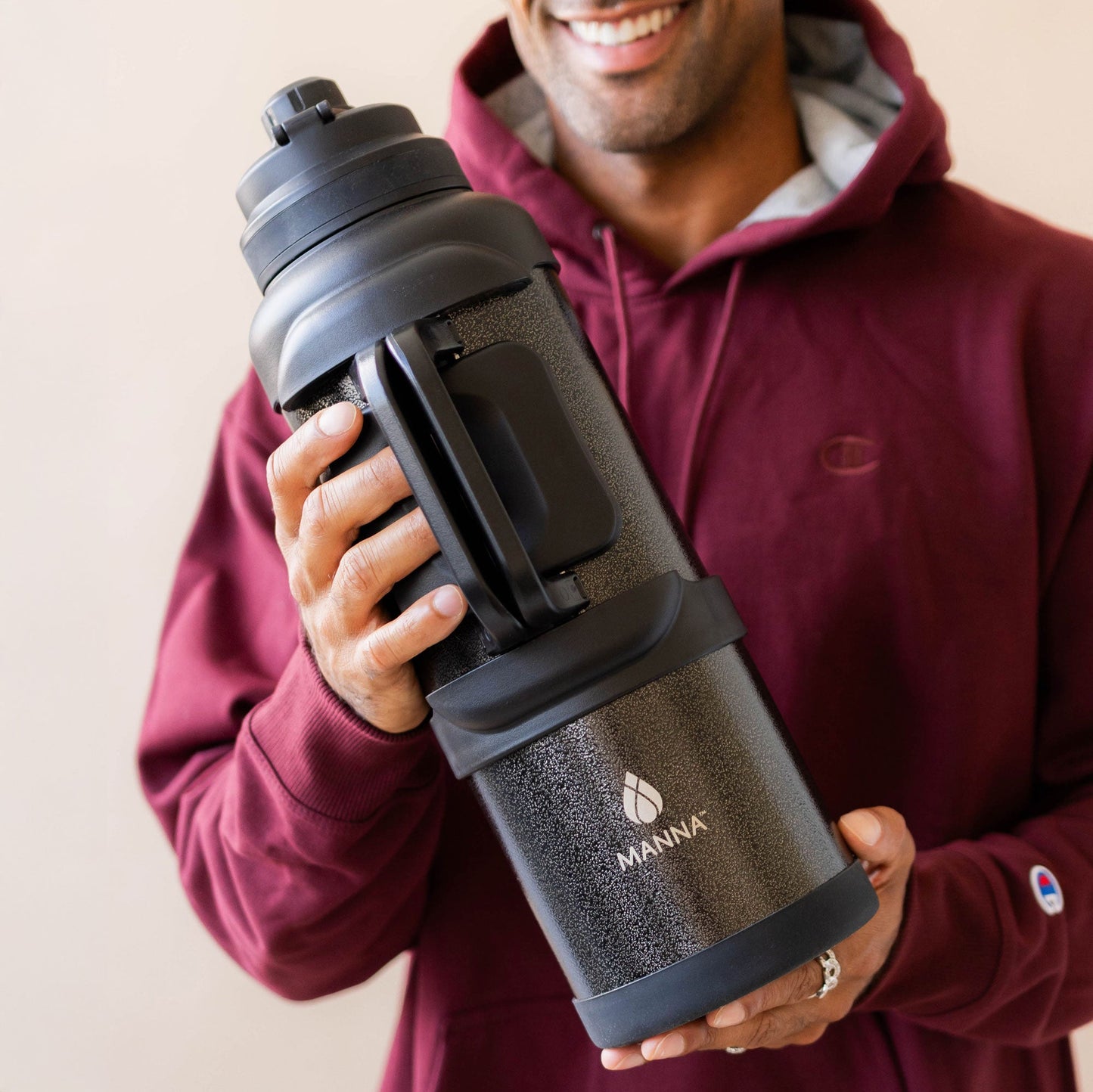 4l-titan-bottle-135-oz-f2 5Manna_Website_Lifestyles-29.jpg